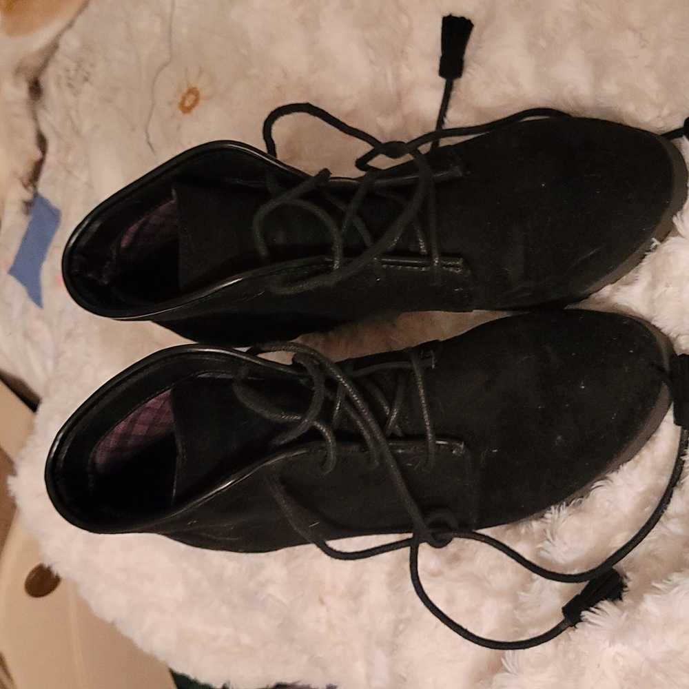 Madden Girl size 8M black suede booties